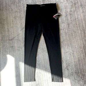 NWT Marika Tek Mid Calf Capri Legging